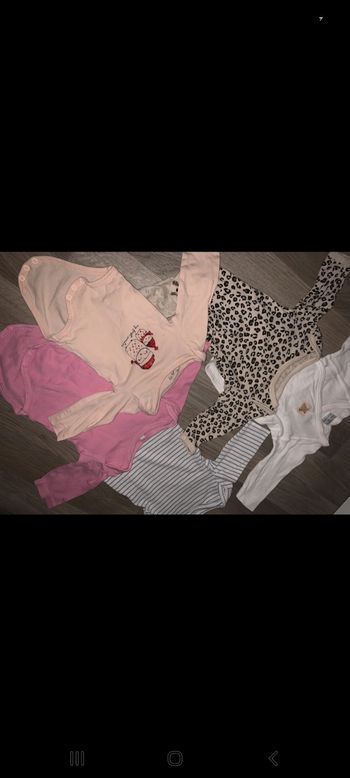 Lot 5 boddies taille 1mois