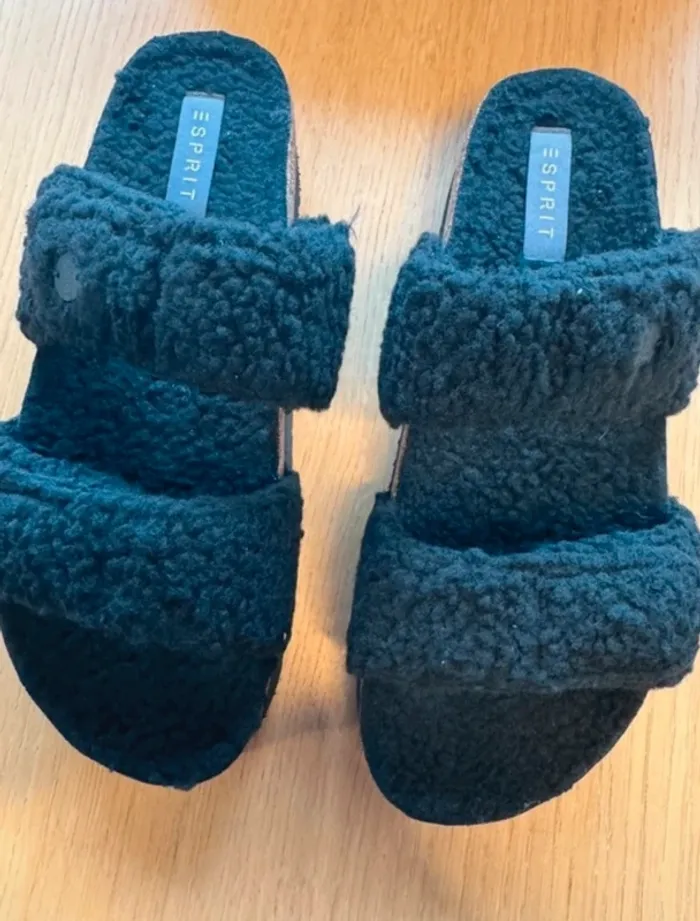 Esprit Mules à scratch Noire imitation fourrure taille 40 Neuf dans sa boîte d'origine. - photo numéro 8