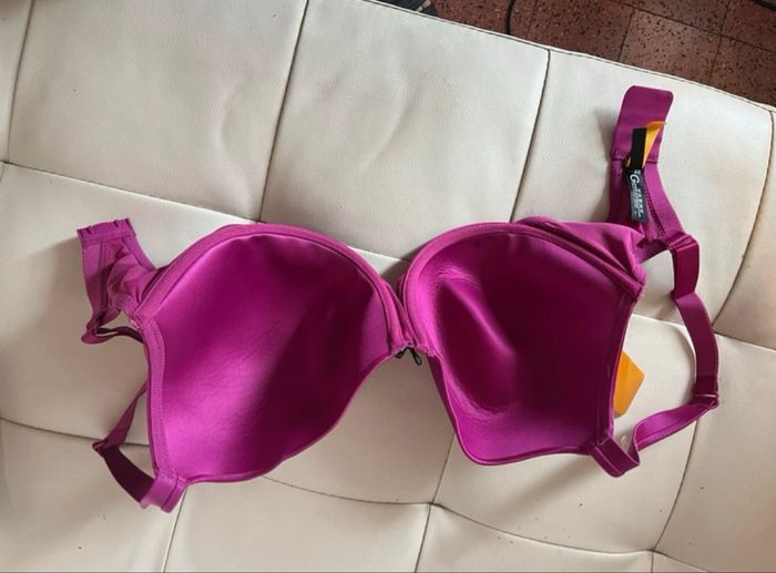 ✨ Soutien-gorge rose fuchsia effet satiné 85G – Neuf - photo numéro 5