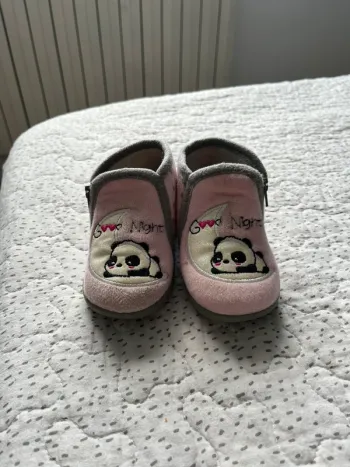 Pantoufle rose panda