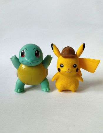 2 figurines Pokémon Carapuce Pikachu