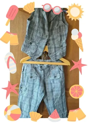 Ensemble pantacourt et boléro/gilet sans manches à carreaux