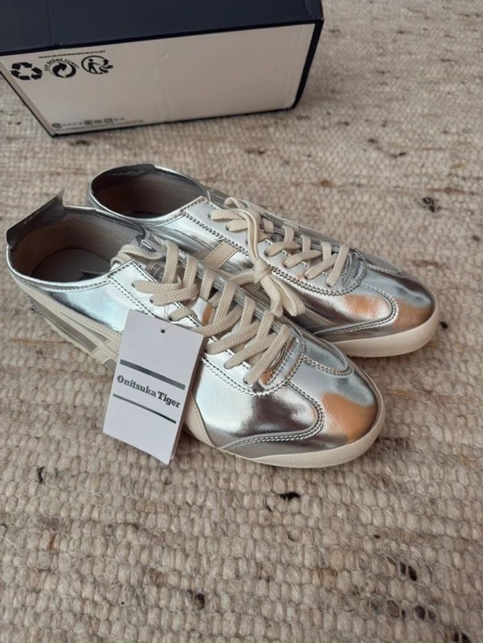 Onitsuka Tiger Mexico 66 Silver
37