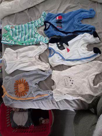 Lot de 7 pyjama velours idéal pour l'hiver.