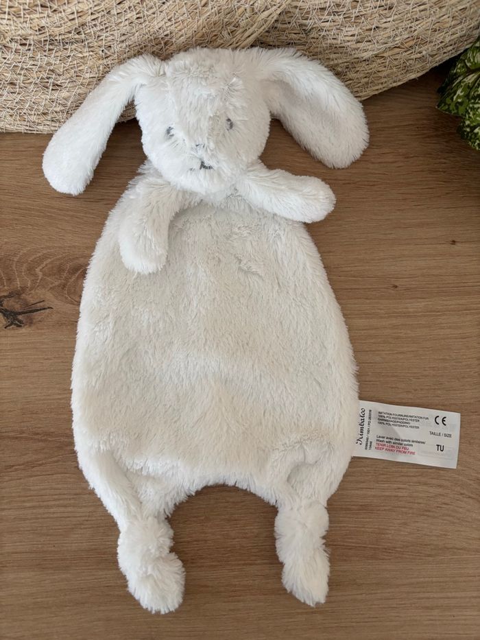 Neuf doudou plat lapin blanc kimbaloo pégase - photo numéro 2