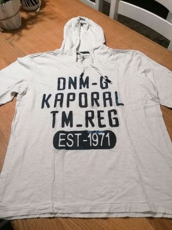 Tee-shirt à capuche manches longues