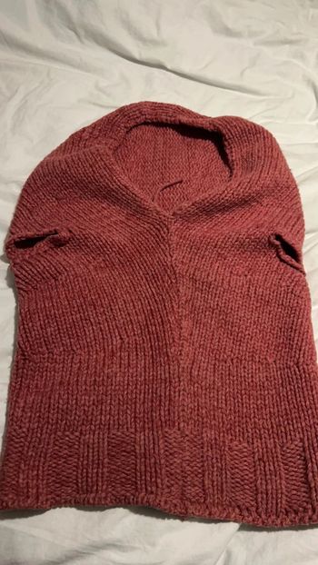 Pull laine sans manche et capuche