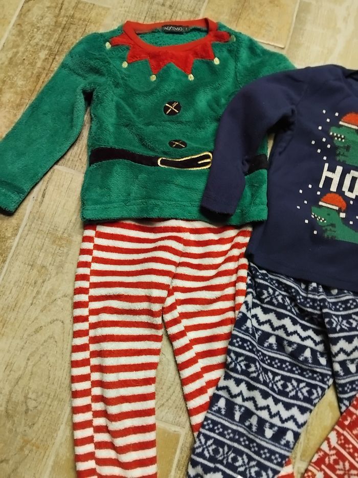 Lot de 3 pyjamas taille 3 ans garçon de Noël bon état - photo numéro 4