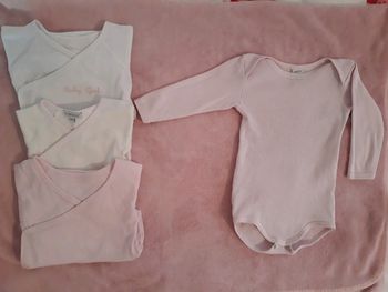 4 bodies manches longues 6 mois