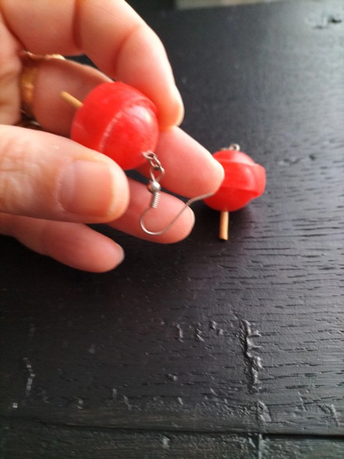 Boucles d'oreilles sucettes rouges en pâte Fimo - photo numéro 2