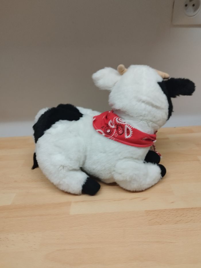 Vache en fourrure et son bandana - photo numéro 4