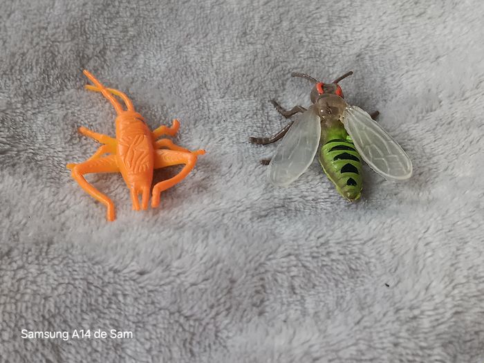 Lot de 2 figurines insecte - photo numéro 3