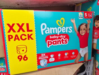 Couches pampers taille 5, 96 Couches.