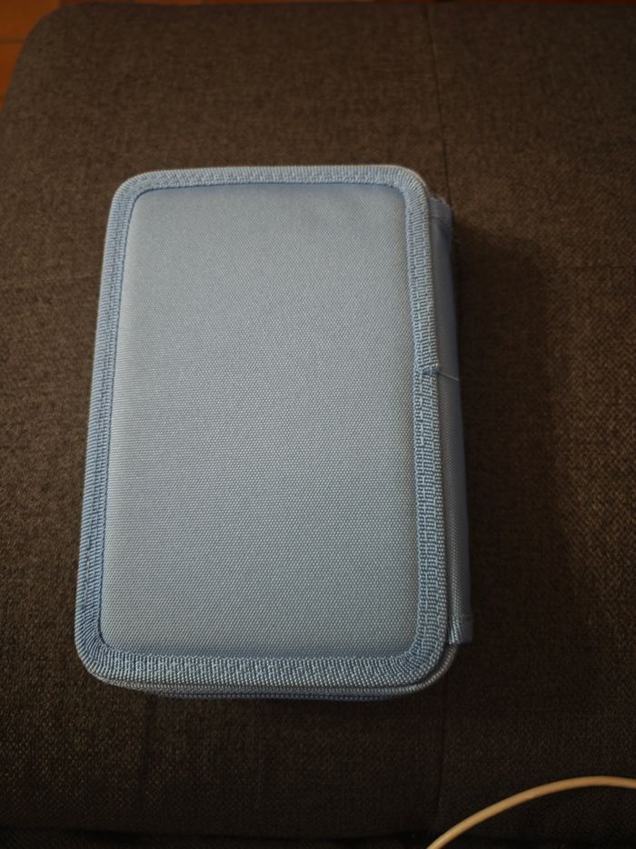 Trousse scolaire avec feutre, crayons de couleur et papier - photo numéro 2