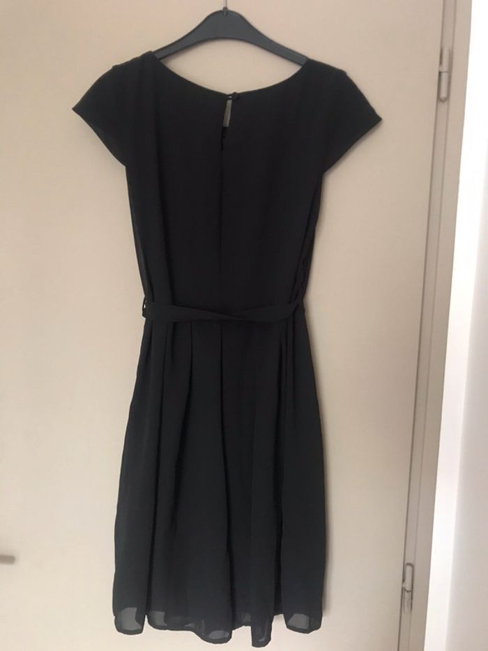 Robe noire - photo numéro 2