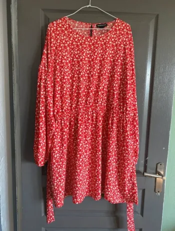 Robe rouge à motifs ceinture élastique taille 50