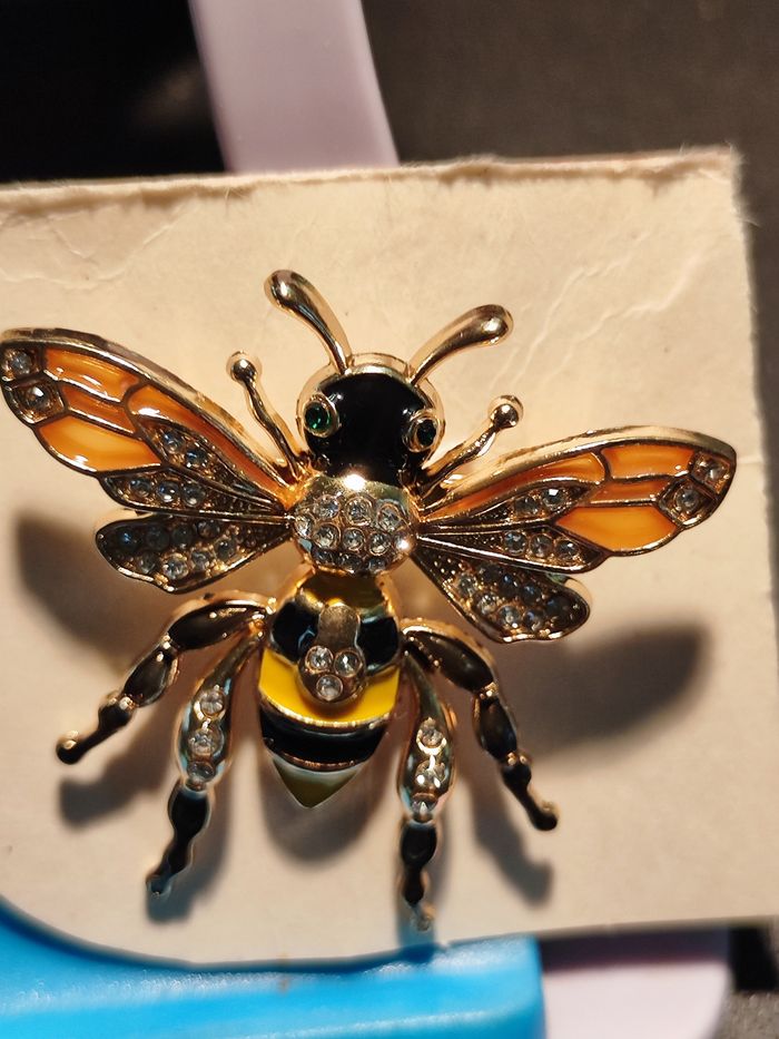 Superbe broche guêpe ou abeille