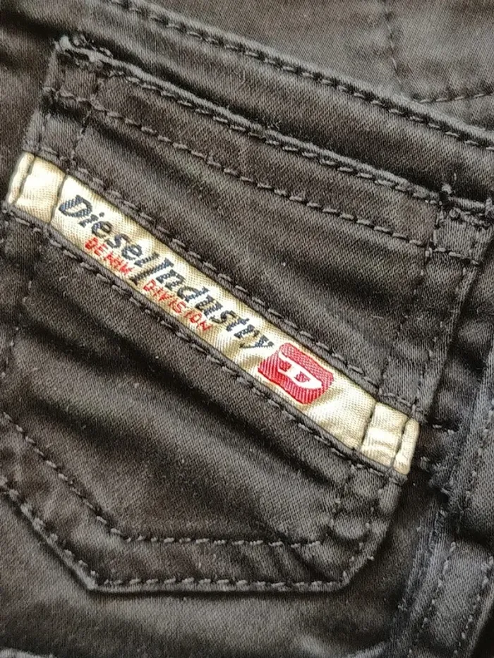 Jean Diesel modéle matic ,coupe straight fit ,taille basse ,stretch - photo numéro 13