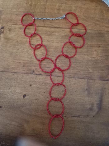 Collier rigolo perle rouge