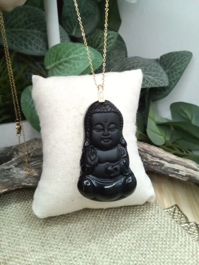 Collier pendentif bouddha en pierre onyx noir