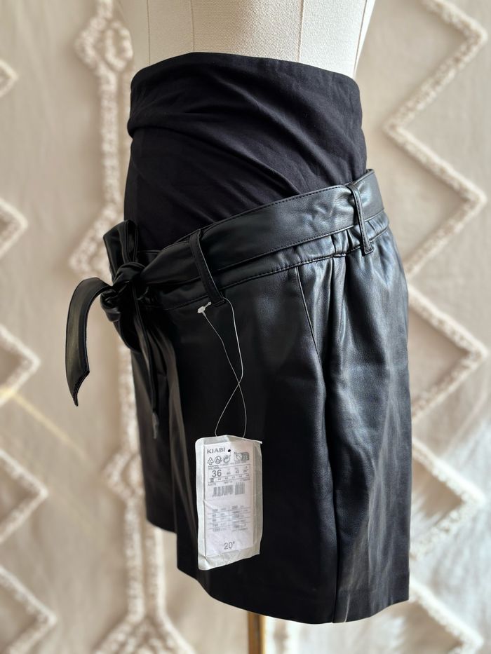 Short de grossesse, similicuir Kiabi, taille 36 - photo numéro 2