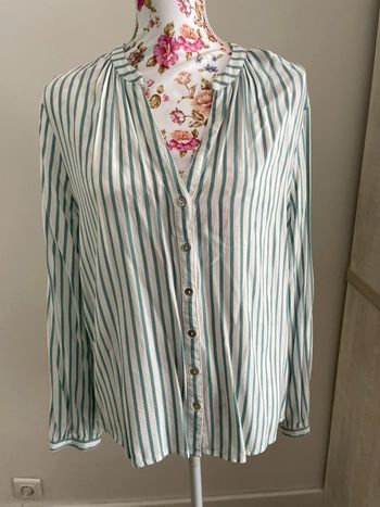Chemise blanche à rayure verte