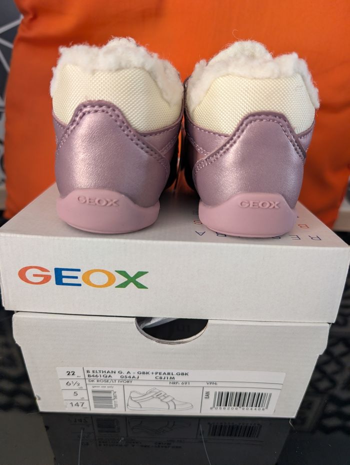 Chaussures fourrés fille. Conseillé par les podologues. Taille 22. Neuf. Geox. - photo numéro 2
