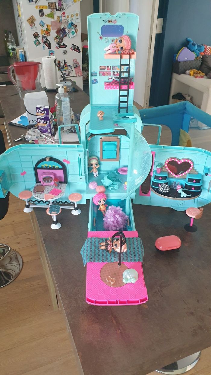 Camping car poupée lol