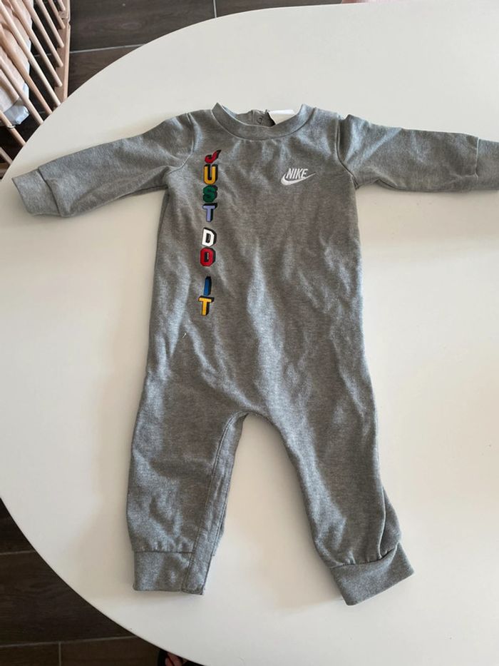 Combinaison bébé taille 12 mois Nike