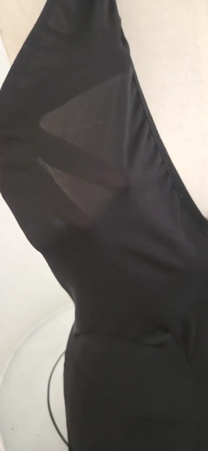 Mini robe noire dos nu – très bon état - photo numéro 5