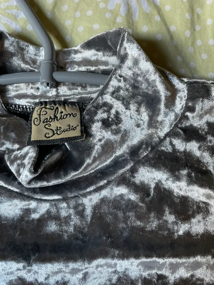 Teeshirt gris avec effet brillant - photo numéro 3