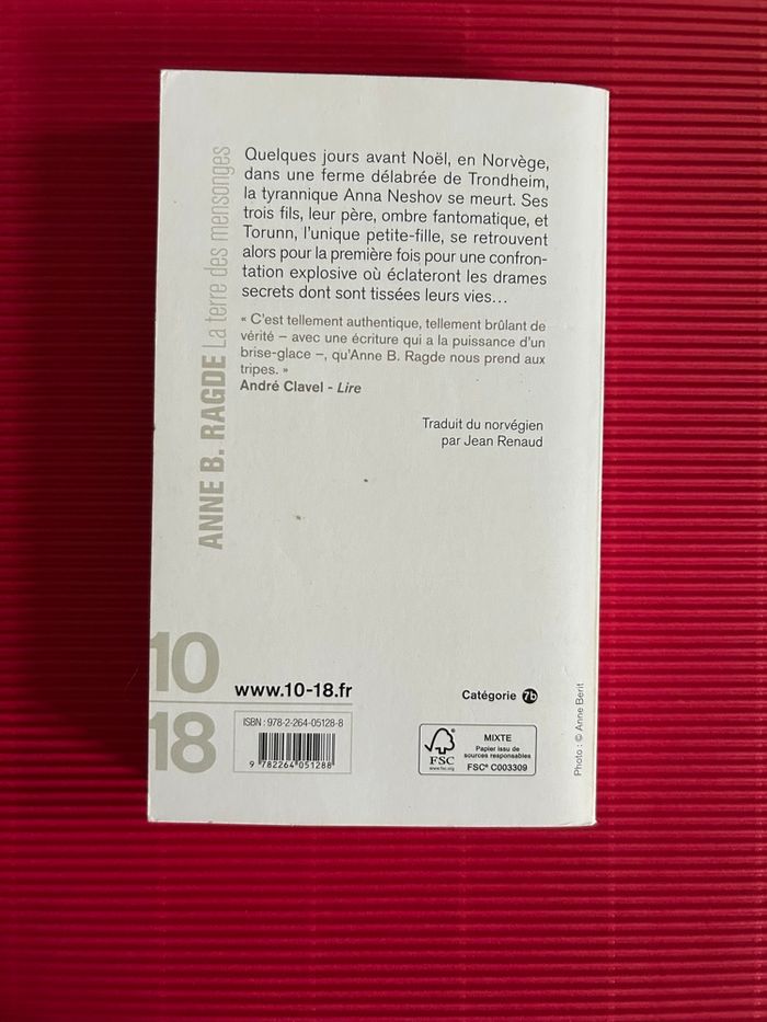 La terre de mensonges - photo numéro 2