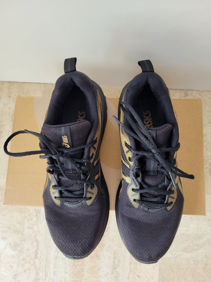 Baskets Asics Noires et dorées - photo numéro 4