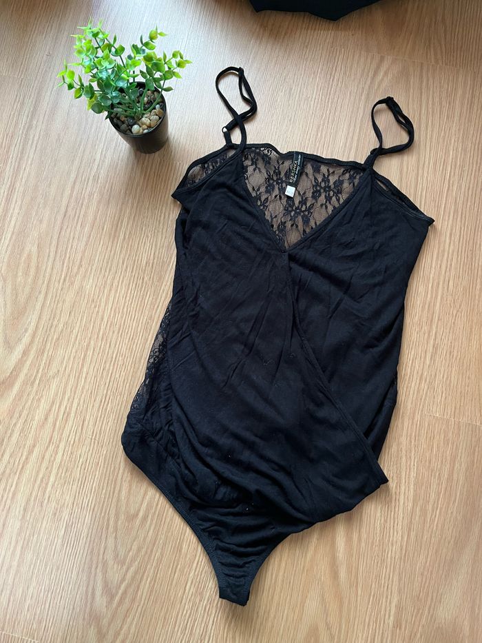 Body noir à bretelles dentelle Bershka T.M TBE 🖤 - photo numéro 2