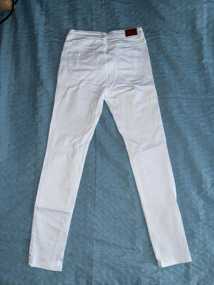 Jeans troué - photo numéro 2