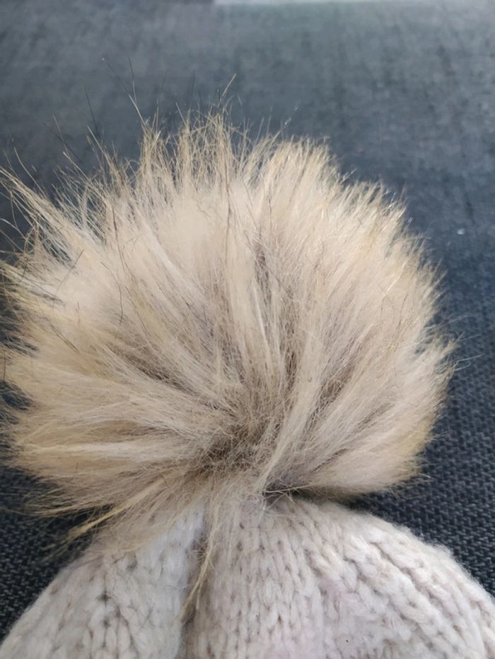 Bonnet femme beige avec pompon - photo numéro 3