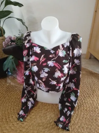 Haut court manche bouffantes taille S vero moda Neuf