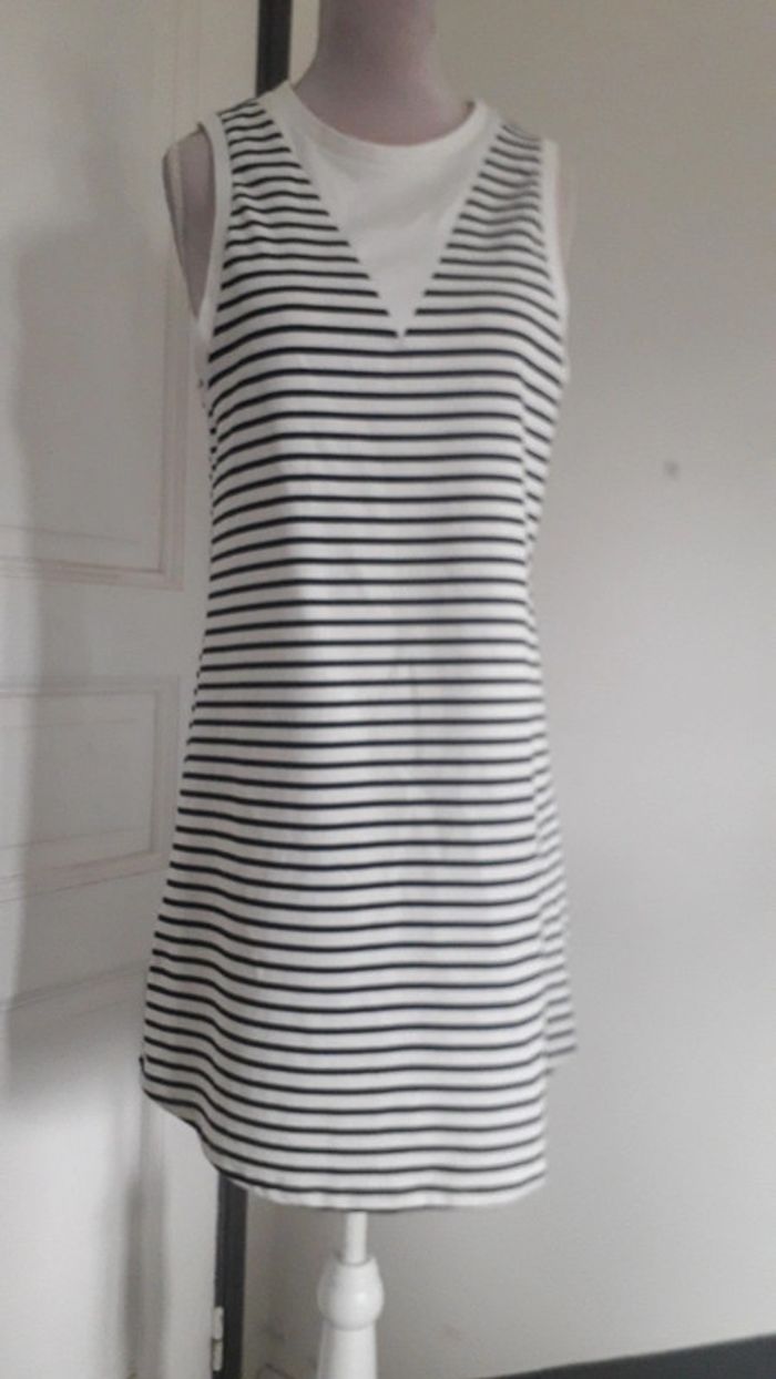 Robe marine courte. Zara. Taille s. - photo numéro 3