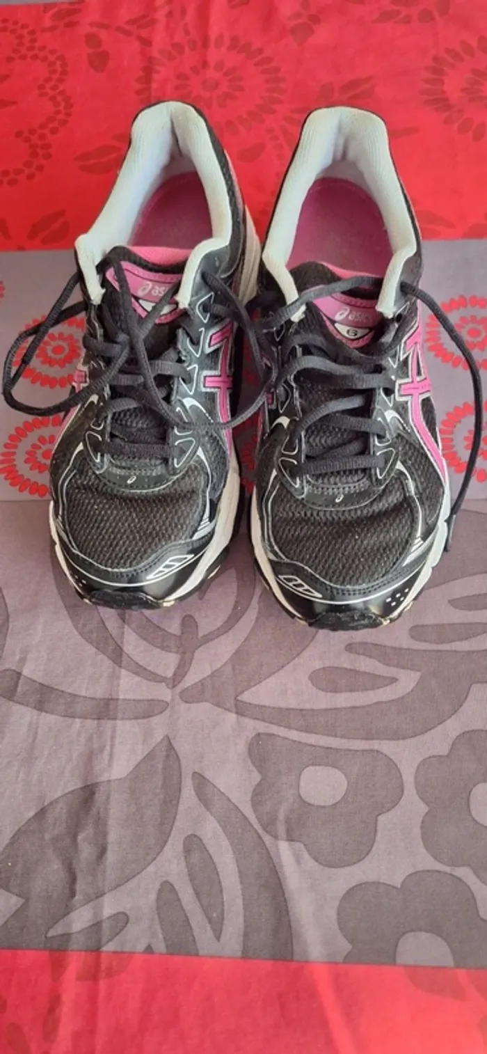 Baskets Oasics 6 - photo numéro 3