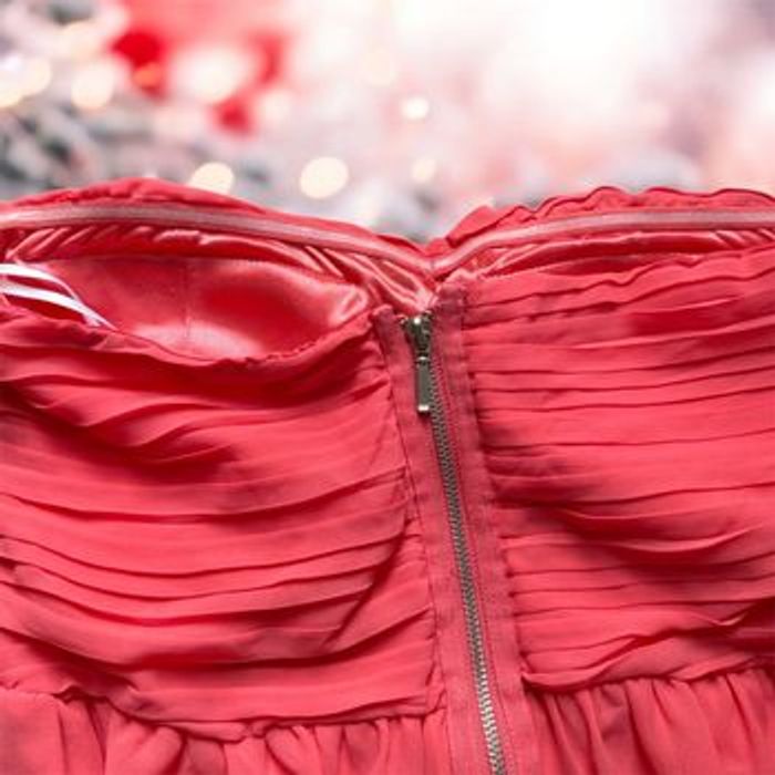 Robe de soirée/cocktail bustier et voilage - photo numéro 5