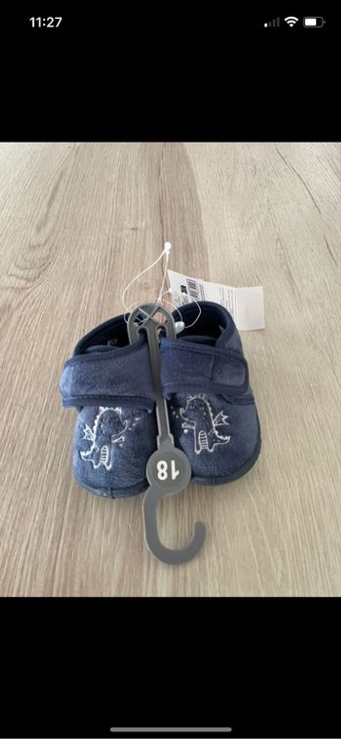 Magnifiques chaussons neufs  Dragon