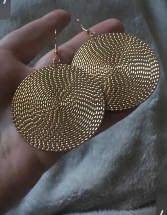 Boucles d’oreilles pendantes NEUVES pour femme forme ronde couleur doré - photo numéro 5