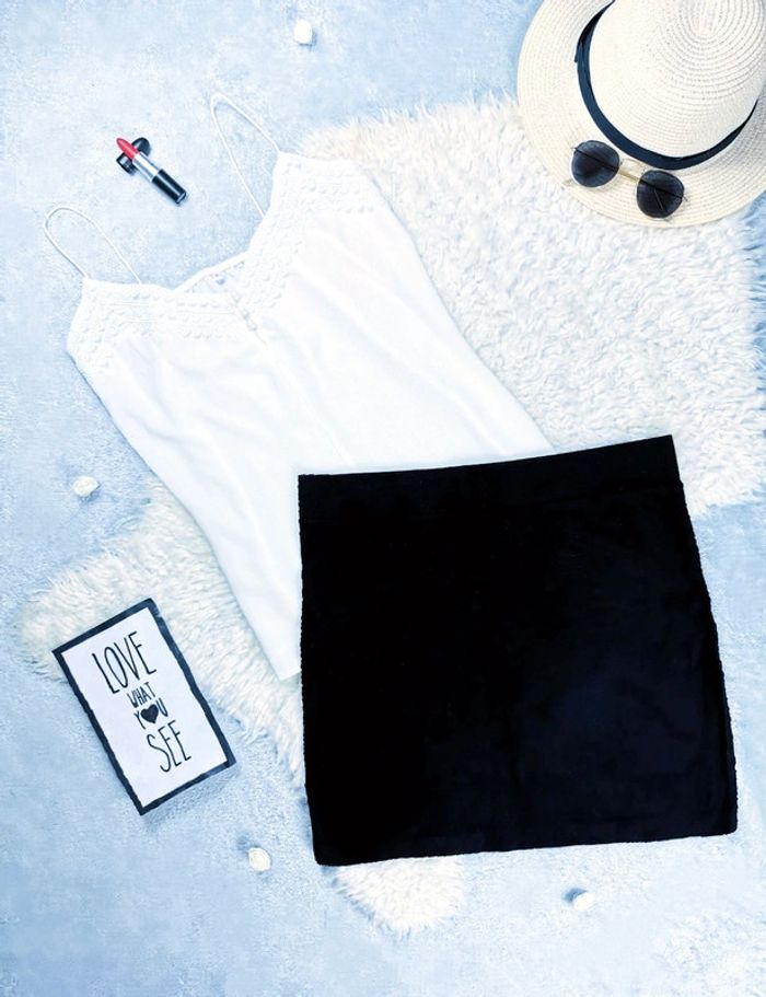 Jupe noire moulante à fausses fermetures- T.L ou T.40 🖤 - photo numéro 2