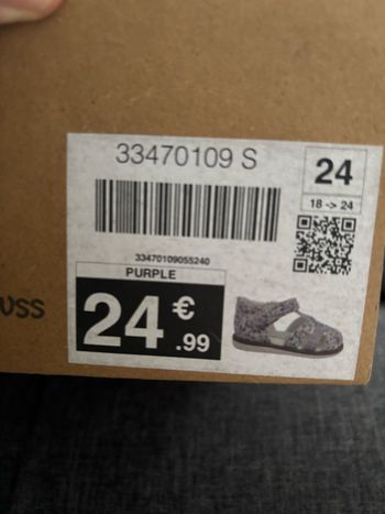 Chaussures neuves taille 24