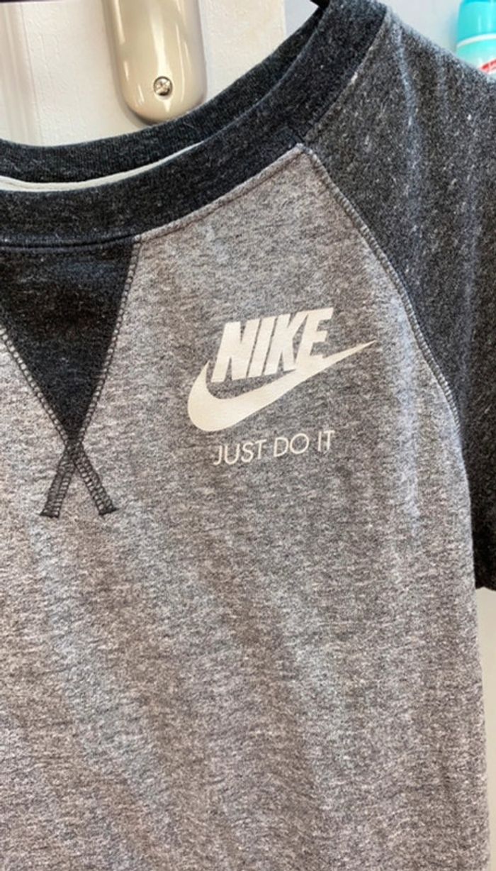 Teeshirt Nike taille XS - photo numéro 2