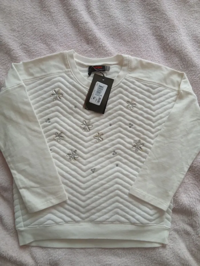 Joli sweat neuf Catimini 5 ans - photo numéro 3
