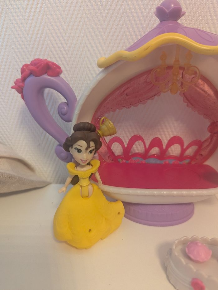 Figurine Disney little kingdom princesse Belle, dining room - photo numéro 3