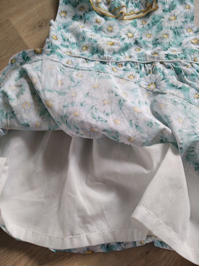 Jolie robe à col - photo numéro 3
