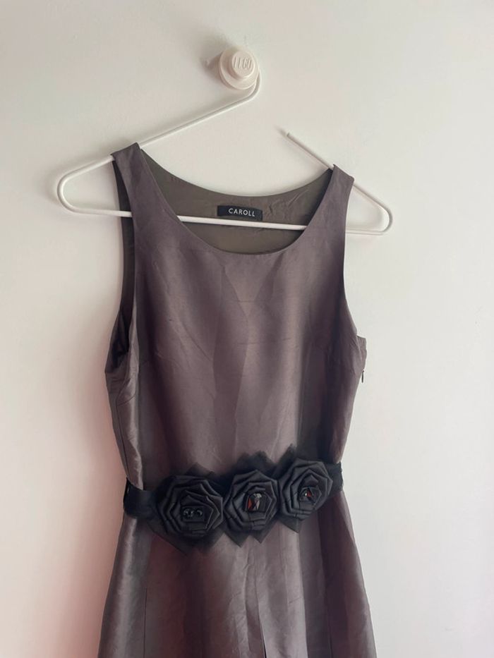 Robe grise en soie Caroll ceinture fleurs - photo numéro 2