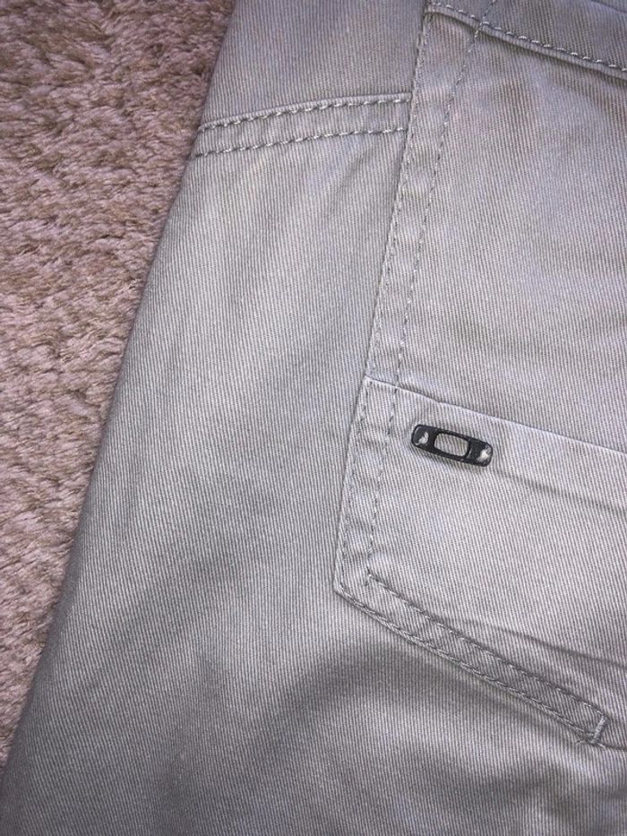 Chino Oakley / Gris / Taille 38 / Bon état - photo numéro 2